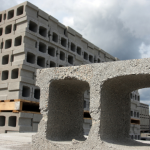 Absorção de água em blocos de concreto: entenda por que esse indicador é decisivo para a durabilidade e o desempenho da obra, com análise de Valderci Malagosini Machado neste artigo.